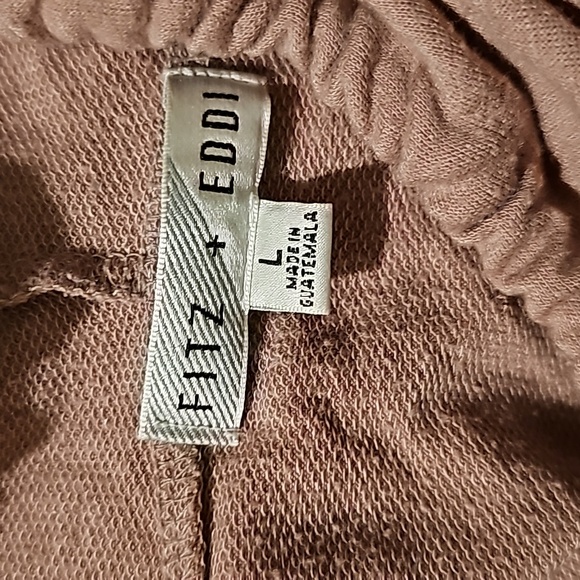 Hoodie.. two front pockets..rounded bottom.. peek a boo back - Picture 7 of 7